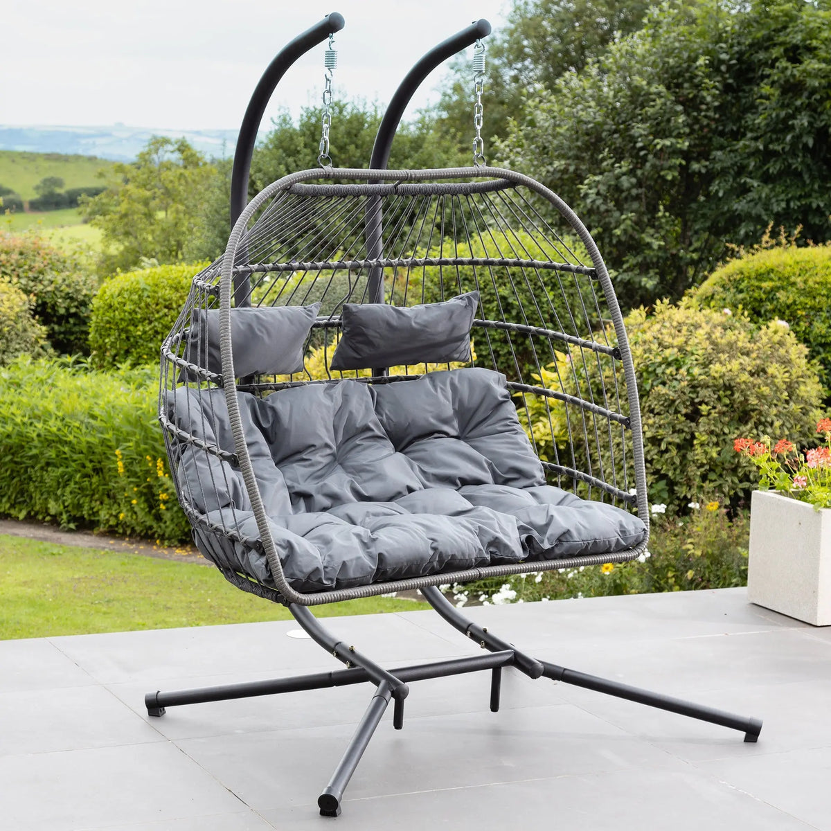 Fauteuil suspendu finition naturelle gris foncé et gris sur pied noir | Maldives My Store