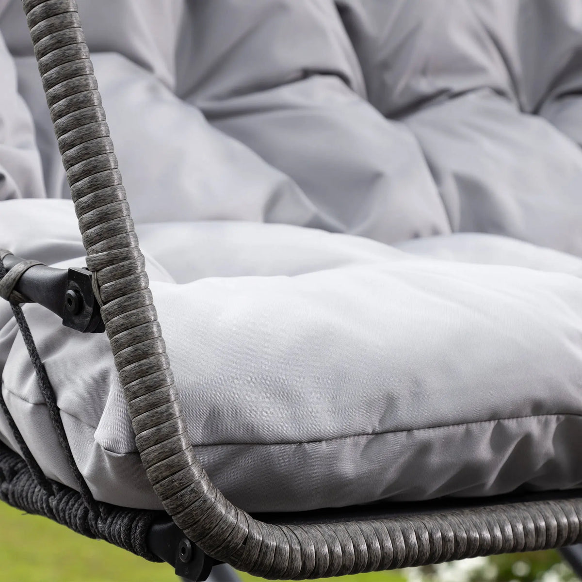 Fauteuil suspendu finition naturelle argent et gris sur pied noir | Maldives My Store
