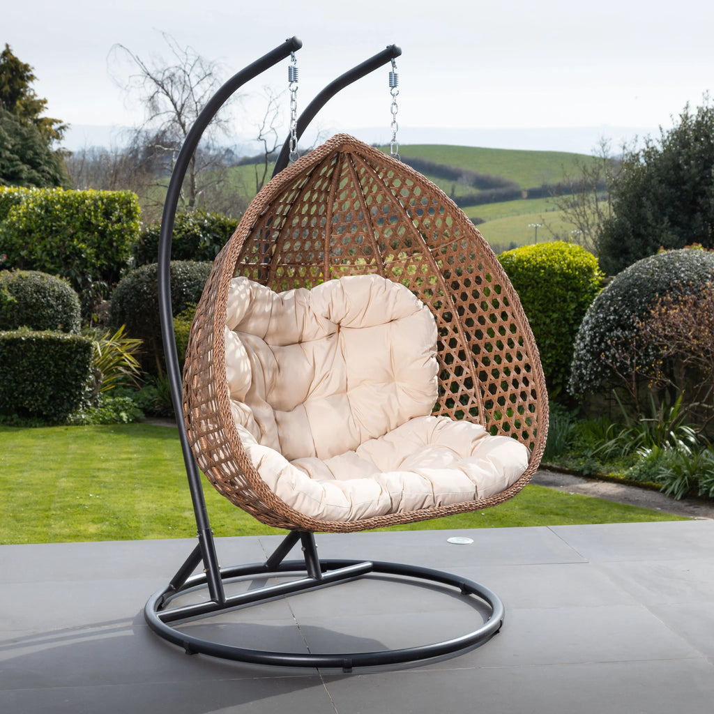 Fauteuil suspendu finition naturelle blanc crème et marron sur pied noir | Bali My Store