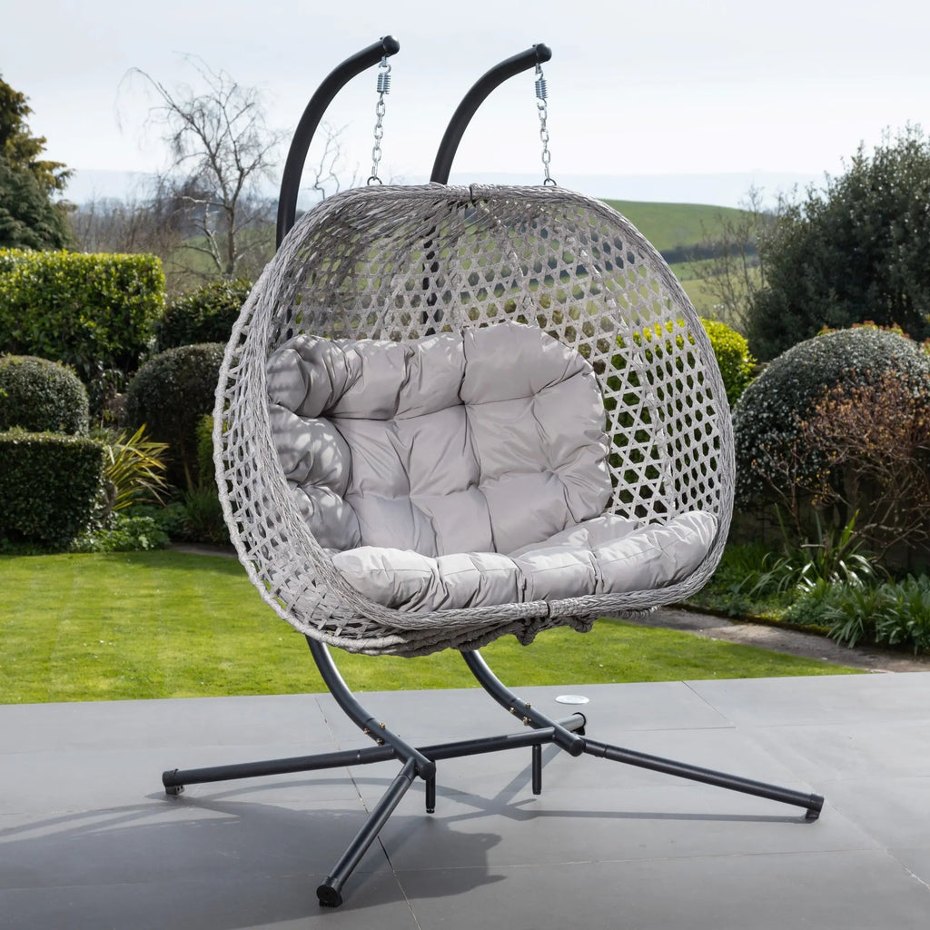 Fauteuil suspendu finition naturelle argent sur pied noir | Capri My Store