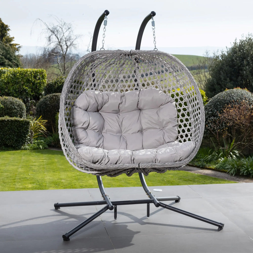 Fauteuil suspendu finition naturelle argent sur pied noir | Capri My Store