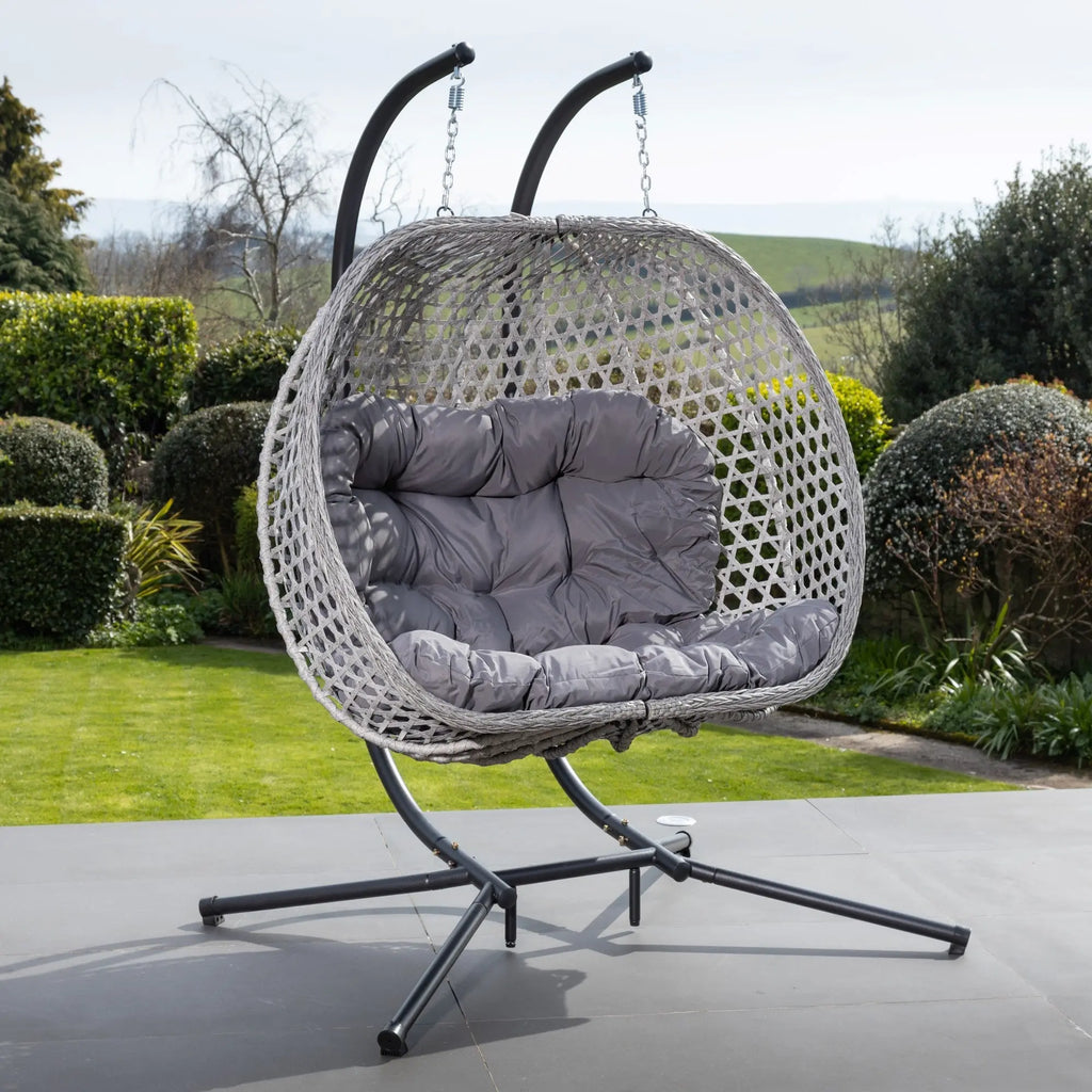Fauteuil suspendu finition naturelle gris foncé et argent sur pied noir | Capri My Store