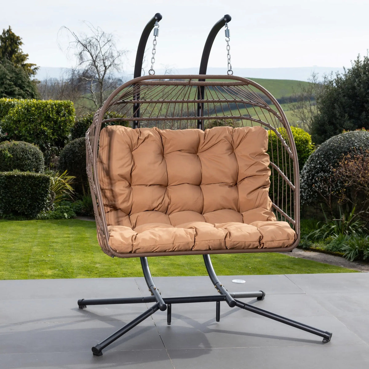 Fauteuil suspendu finition naturelle marron sur pied noir | Maldives My Store