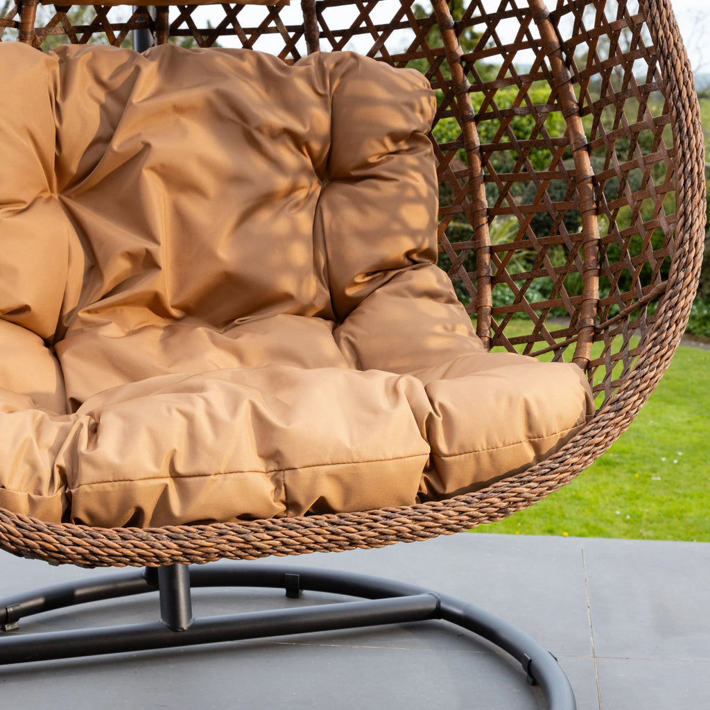 Fauteuil suspendu finition naturelle marron sur pied noir | Bali My Store