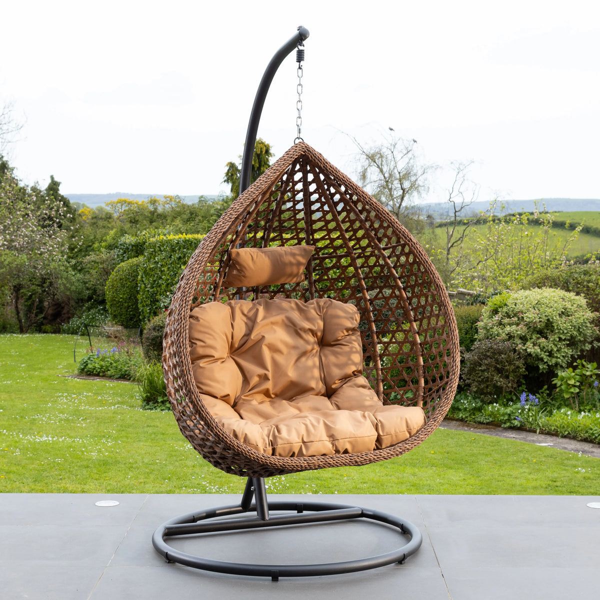 Fauteuil suspendu finition naturelle marron sur pied noir | Bali My Store