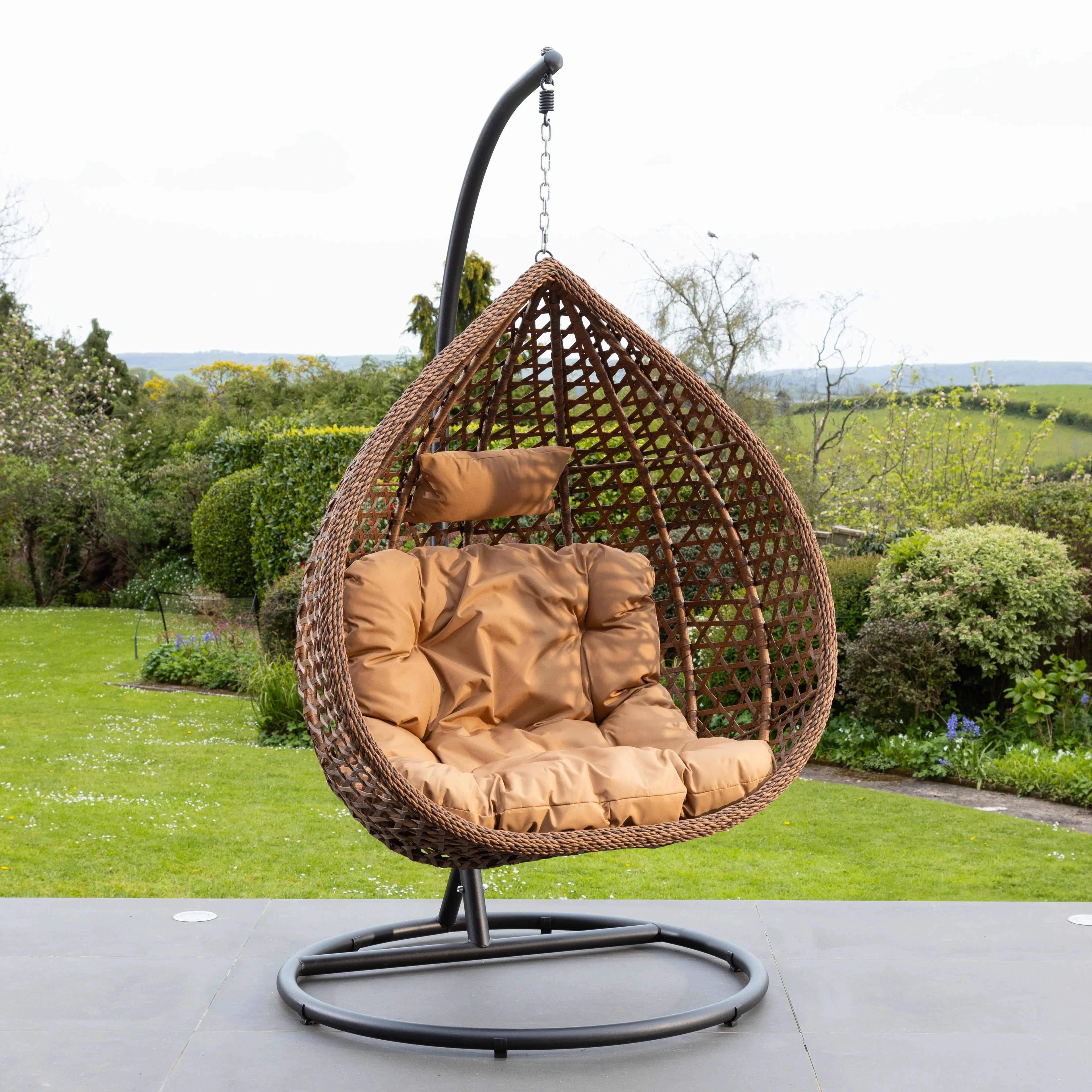 Fauteuil suspendu finition naturelle marron sur pied noir | Bali My Store Image