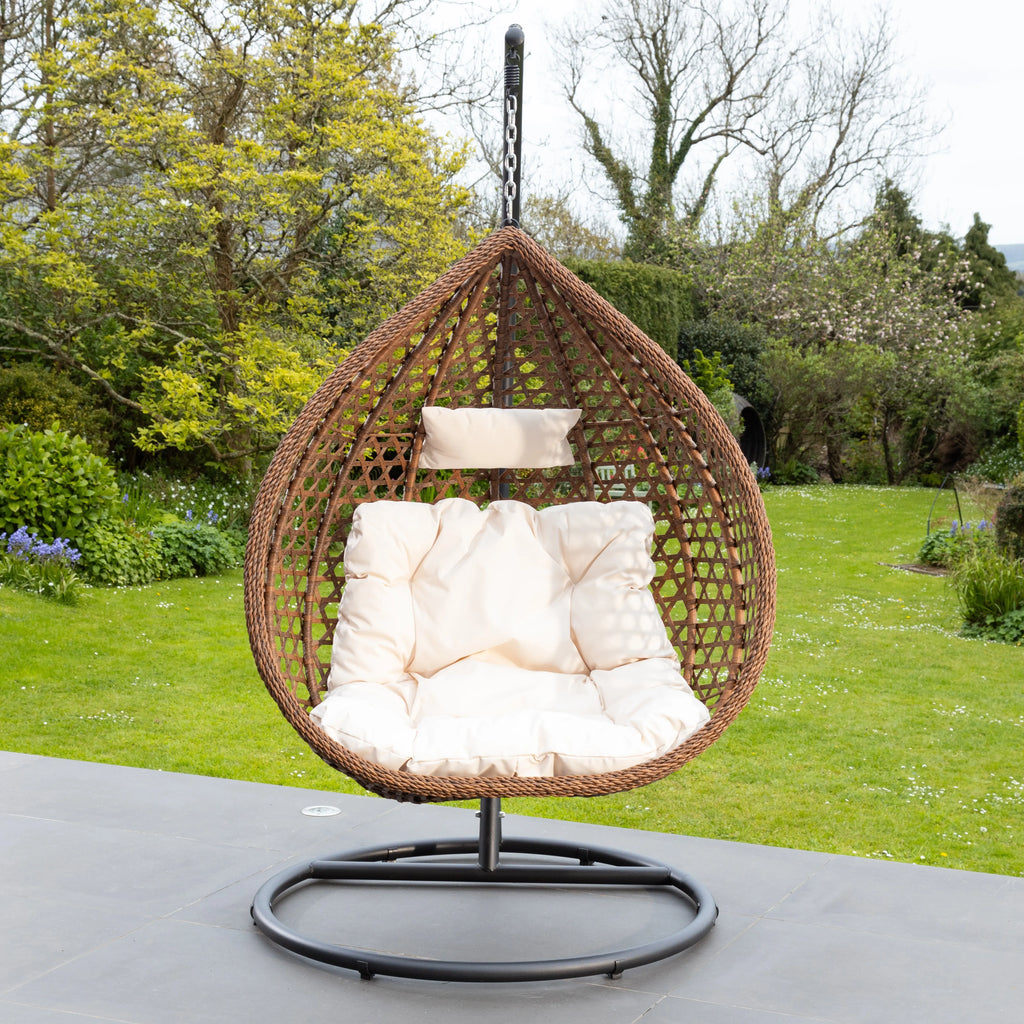 Fauteuil suspendu finition naturelle blanc crème et marron sur pied noir | Bali My Store