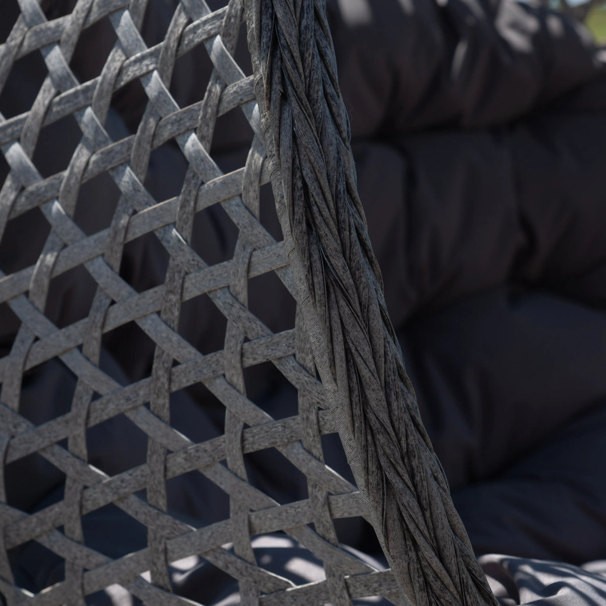 Fauteuil suspendu finition naturelle gris foncé et gris sur pied noir | Phuket My Store