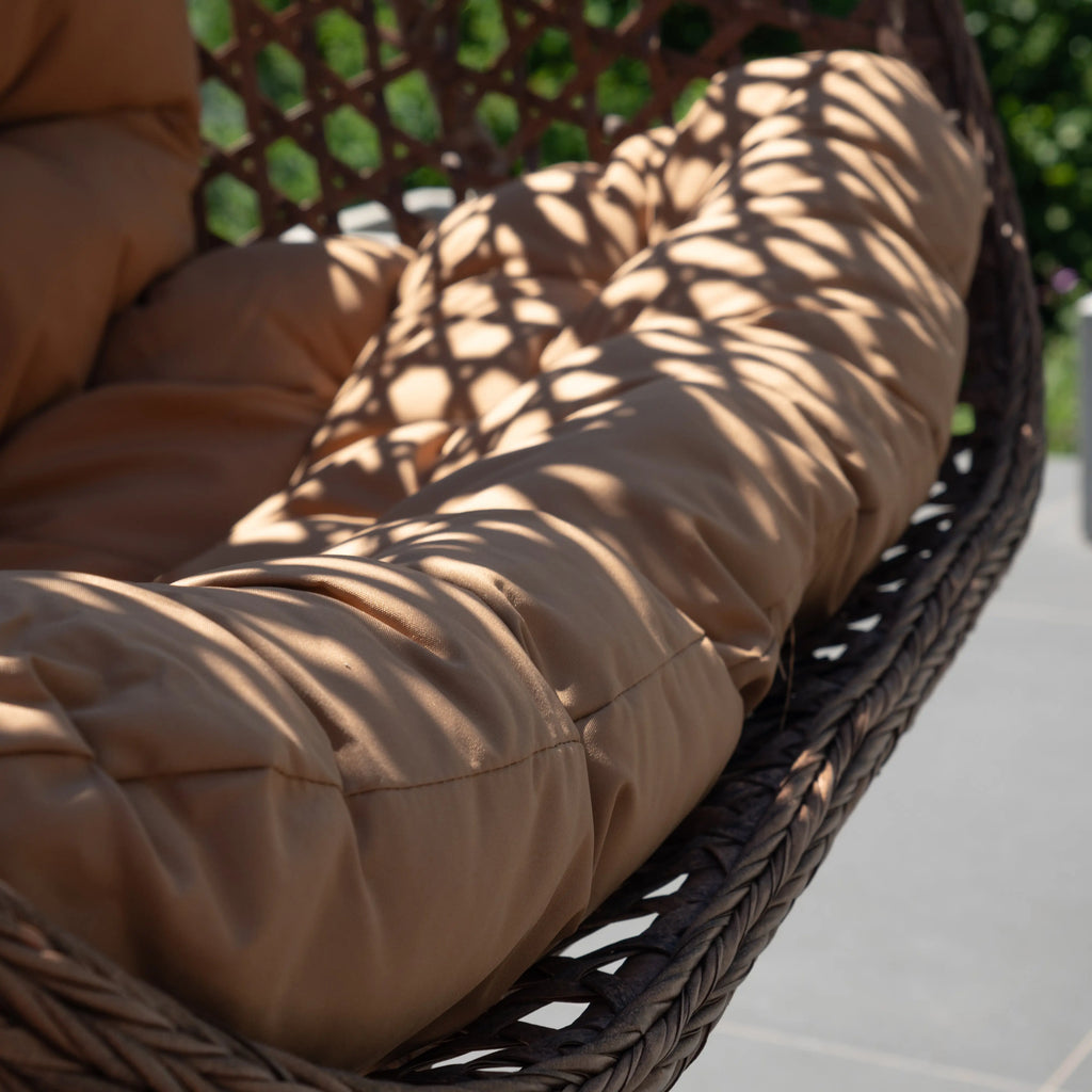 Fauteuil suspendu finition naturelle marron sur pied noir | Phuket My Store