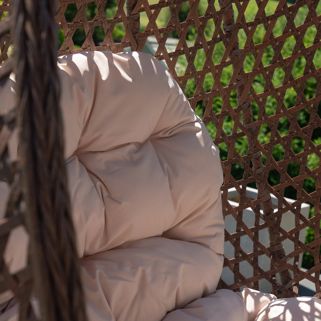 Fauteuil suspendu finition naturelle blanc crème et marron sur pied noir | Phuket My Store