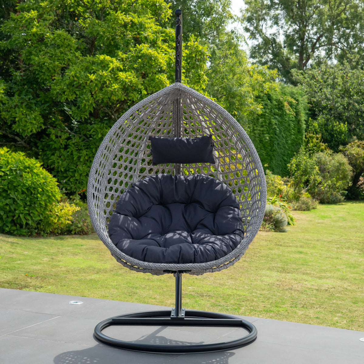 Fauteuil suspendu finition naturelle gris foncé et gris sur pied noir | Bali My Store
