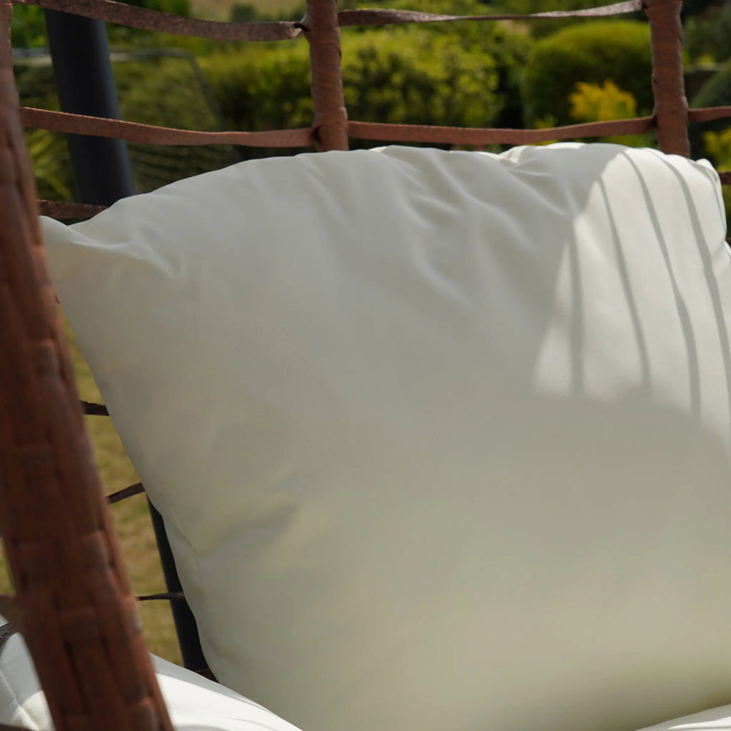 Fauteuil suspendu finition naturelle blanc crème et marron sur pied noir | Maldives My Store